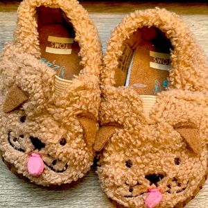 Toms moccasin puppy dog slippers
